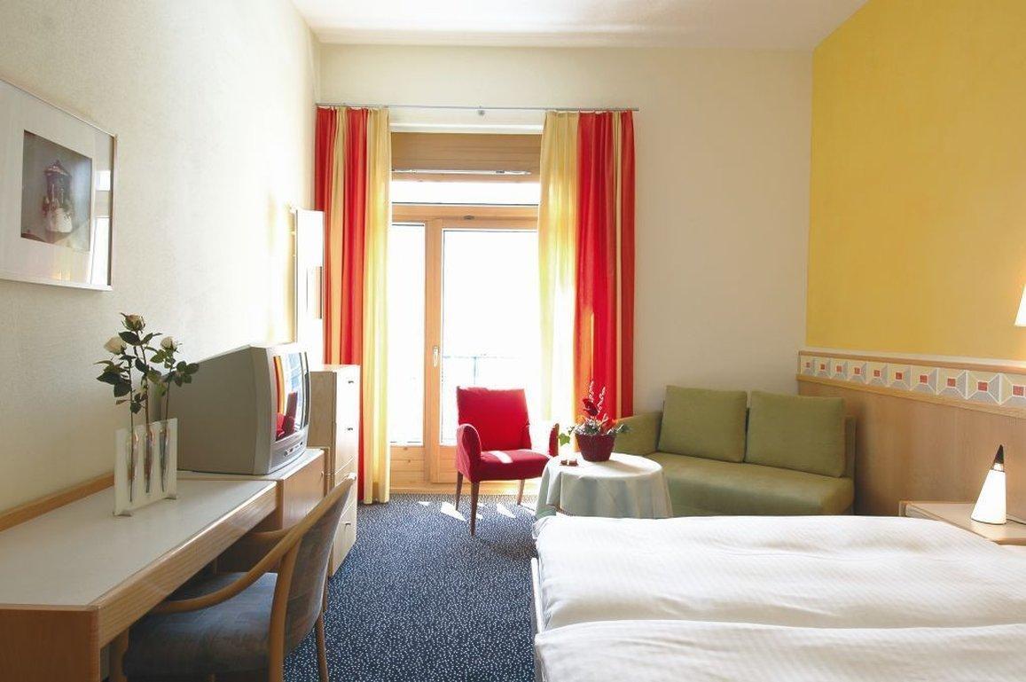 Badehotel Belvair Scuol Esterno foto